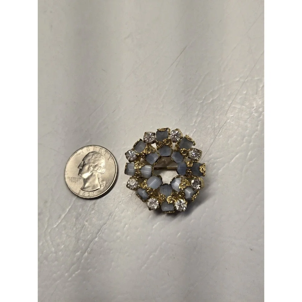 Vtg Mid Century Ice Blue Satin Glass Chaton Rhinestone Wreath Brooch Filigree